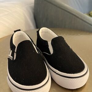 New Kids Hurley sneakers size 5